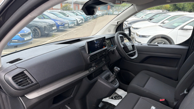 Peugeot Expert Xl Diesel 2.2 BlueHDi 150 Professional Van - Image 9